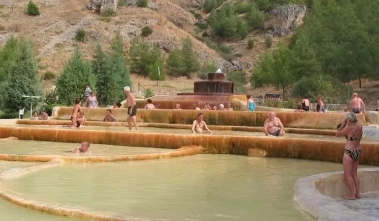 denizli-karahayit-kirmizi-su